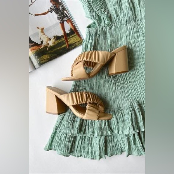 Day+Moon Green Smocked Textured Ruffle Dress - Picture 2 of 11